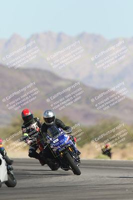 media/Oct-30-2025-Racers Edge (Thu) [[dabbdaf680]]/3-B Group/Session 2 (Turn 14)/